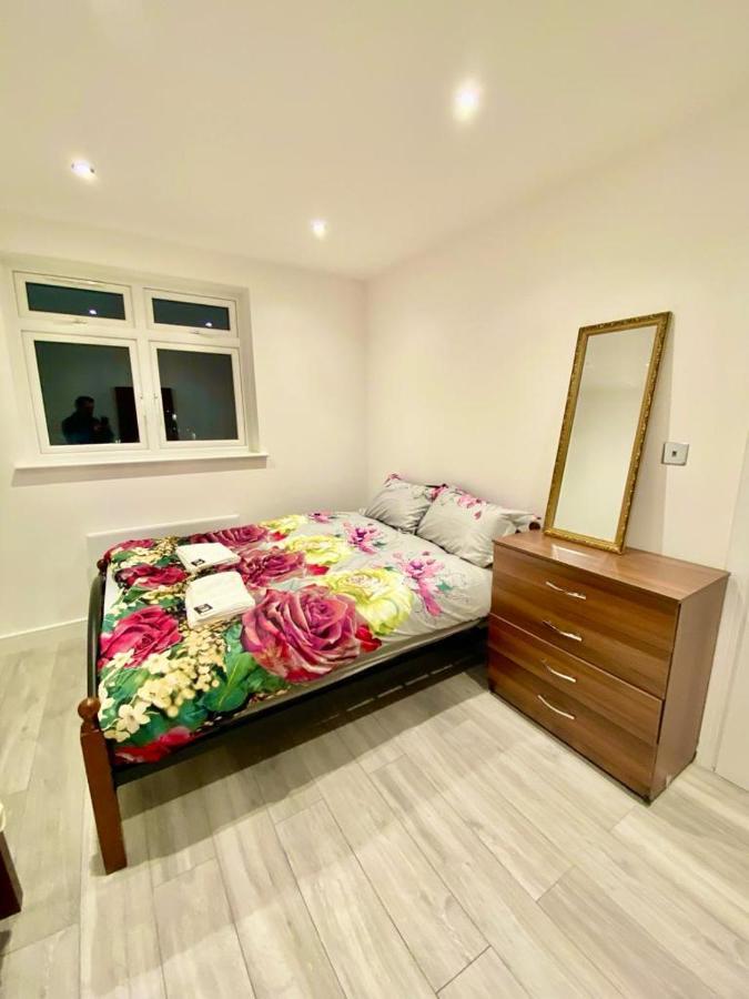 Lovely One Bed In Apartment *
