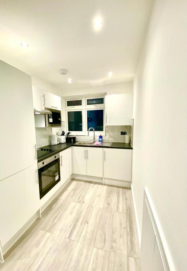 Lovely One Bed In Apartment *